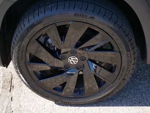 Used 2024 Volkswagen Taos SE image 15