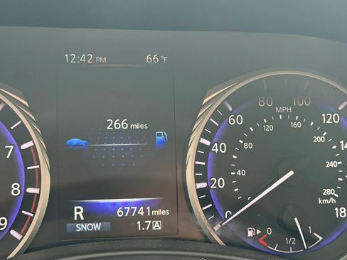 Used 2017 INFINITI Q50 Signature Edition w/ All Weather Package (L93) image 21