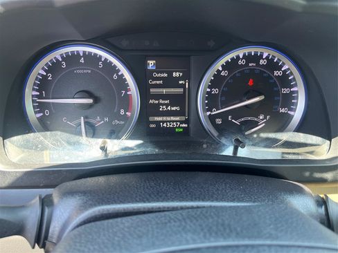 Used 2018 Toyota Highlander Limited AWD/4WD image 16