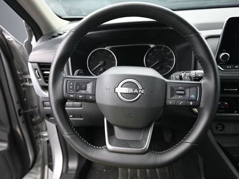 Used 2025 Nissan Rogue SV AWD/4WD image 19