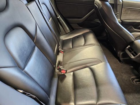 Used 2018 Tesla Model 3 RWD image 9