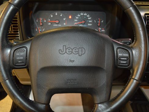 Used 2004 Jeep Wrangler Sahara w/ Dual Top Group AWD/4WD image 16