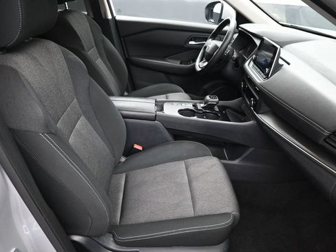 Used 2025 Nissan Rogue SV FWD image 24