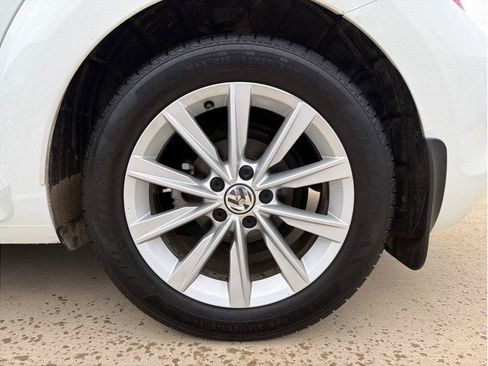 Used 2019 Volkswagen Beetle 2.0T SE FWD image 27