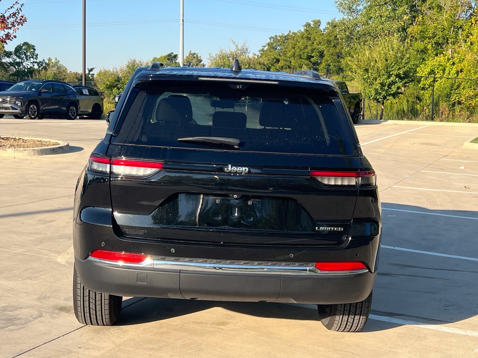 Used 2023 Jeep Grand Cherokee Limited w/ Luxury Tech Group II RWD image 23