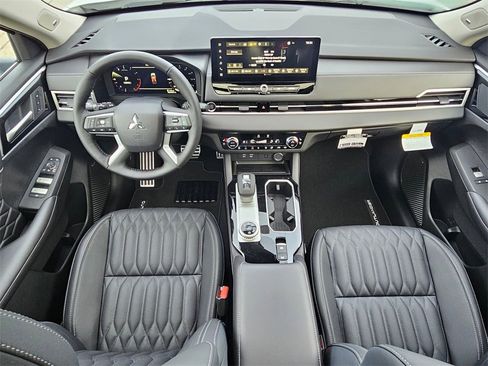 New 2026 Mitsubishi Outlander SEL image 13