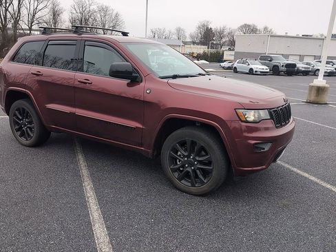 Used 2021 Jeep Grand Cherokee Laredo X image 2