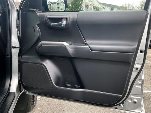 Used 2023 Toyota Tacoma TRD Off-Road image 21