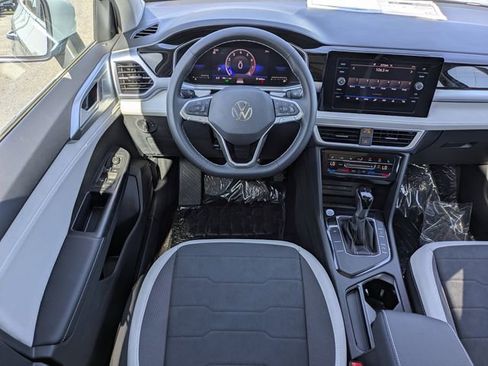 New 2026 Volkswagen Taos SE FWD image 16