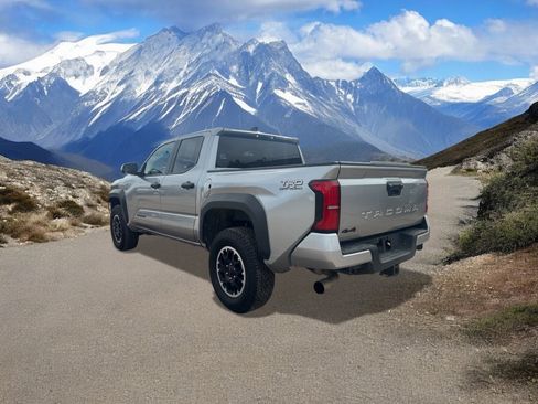 Certified 2024 Toyota Tacoma TRD Off-Road image 3