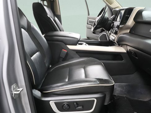 Used 2019 RAM 1500 Laramie AWD/4WD image 28