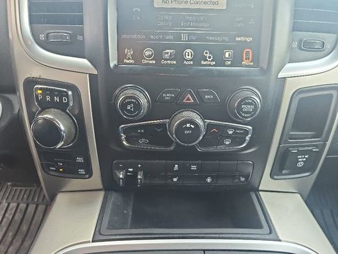 Used 2016 RAM 1500 Classic SLT w/ SLT Plus D￩cor Group AWD/4WD image 17