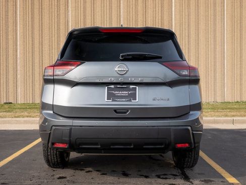 Used 2024 Nissan Rogue SV AWD/4WD image 8