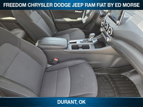 Used 2025 Nissan Sentra SV FWD image 9