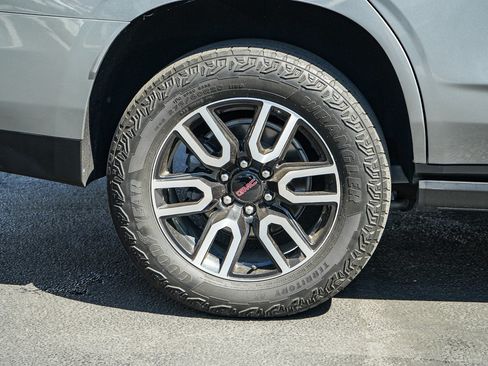 Used 2024 GMC Yukon AT4 w/ AT4 Premium Package AWD/4WD image 11
