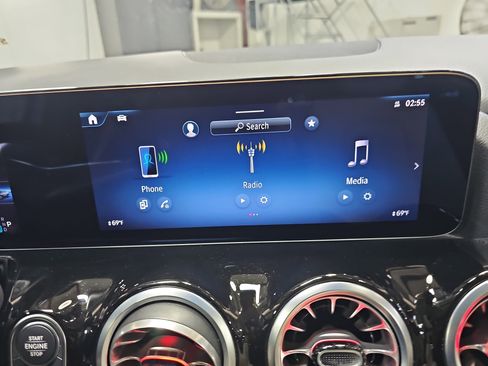 Used 2025 Mercedes-Benz GLA 250 image 24