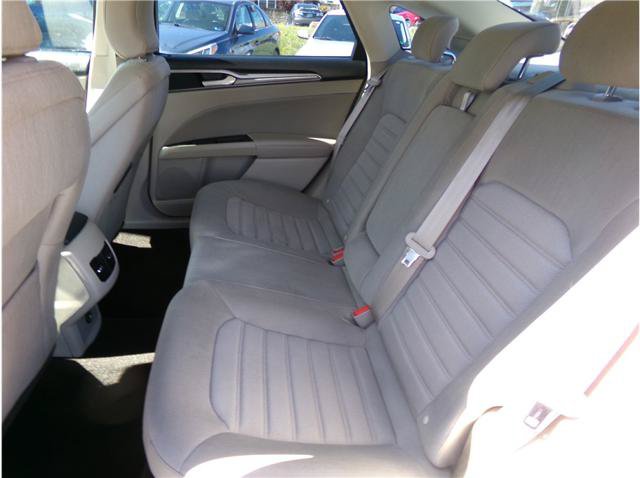 Used 2019 Ford Fusion SE FWD image 5