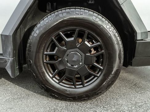 Used 2024 Tesla Cybertruck AWD Crew Cab image 30