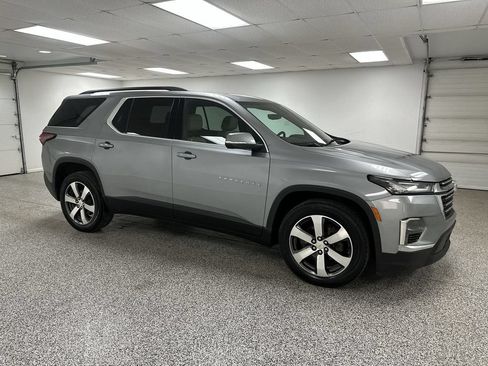 Used 2023 Chevrolet Traverse LT w/ LT Premium Package AWD/4WD image 1