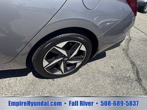 Used 2023 Hyundai Elantra SEL w/ Convenience Package FWD image 11