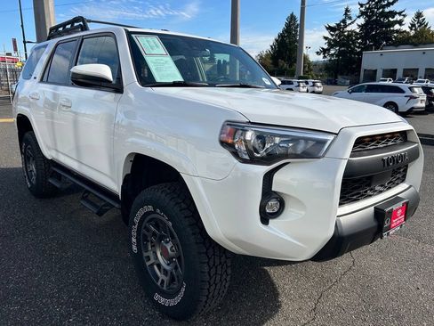 Certified 2022 Toyota 4Runner SR5 AWD/4WD image 3