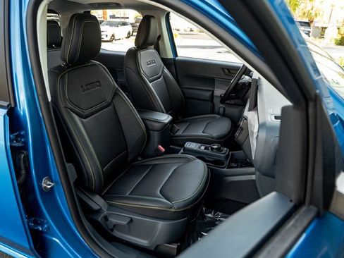 Used 2025 Ford Maverick Lobo AWD/4WD image 39