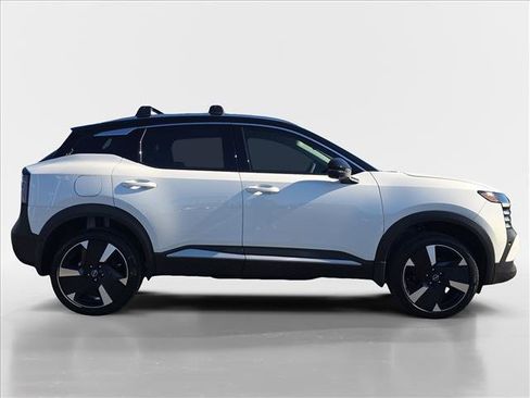 New 2026 Nissan Kicks SR w/ Cold Weather Package FWD image 6