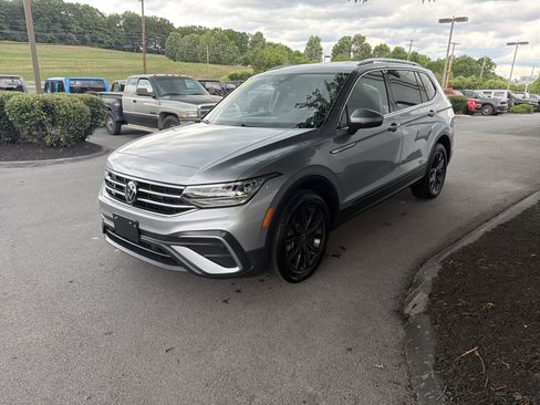 Used 2024 Volkswagen Tiguan SE AWD/4WD image 8