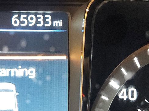 Used 2019 Nissan Titan SV w/ SV Convenience Package image 16