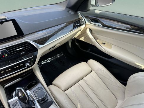 Used 2019 BMW 530i w/ Premium Package image 16