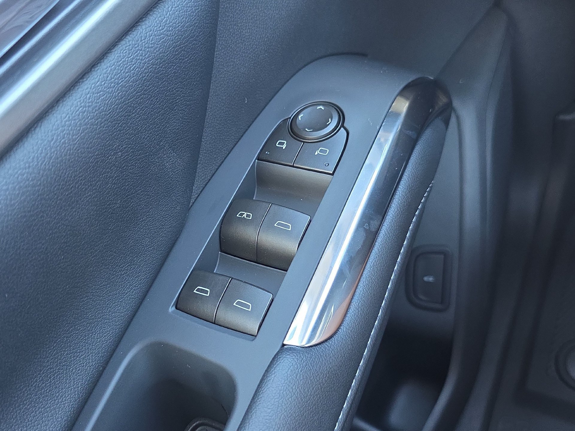 New 2027 Chevrolet Traverse LT w/ Driver Confidence Package FWD image 21