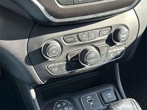 Used 2021 Jeep Cherokee Trailhawk w/ Trailer Tow Group image 27