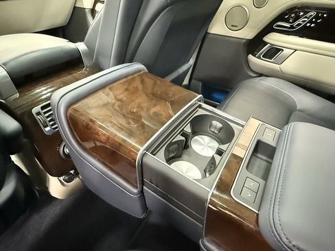 Used 2021 Land Rover Range Rover Autobiography image 44