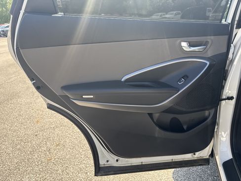 Used 2016 Hyundai Santa Fe SE w/ Option Group 02 FWD image 25