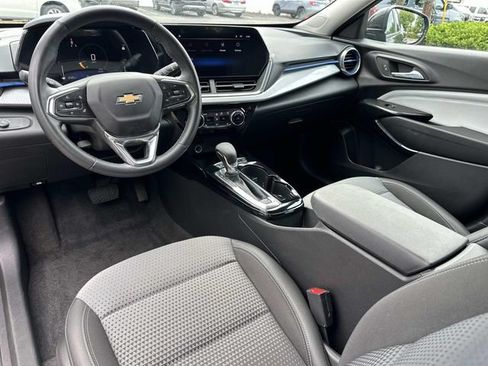 Used 2025 Chevrolet Trax LT w/ Driver Confidence Package FWD image 21