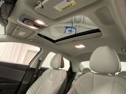 Used 2022 Hyundai Elantra Limited image 14