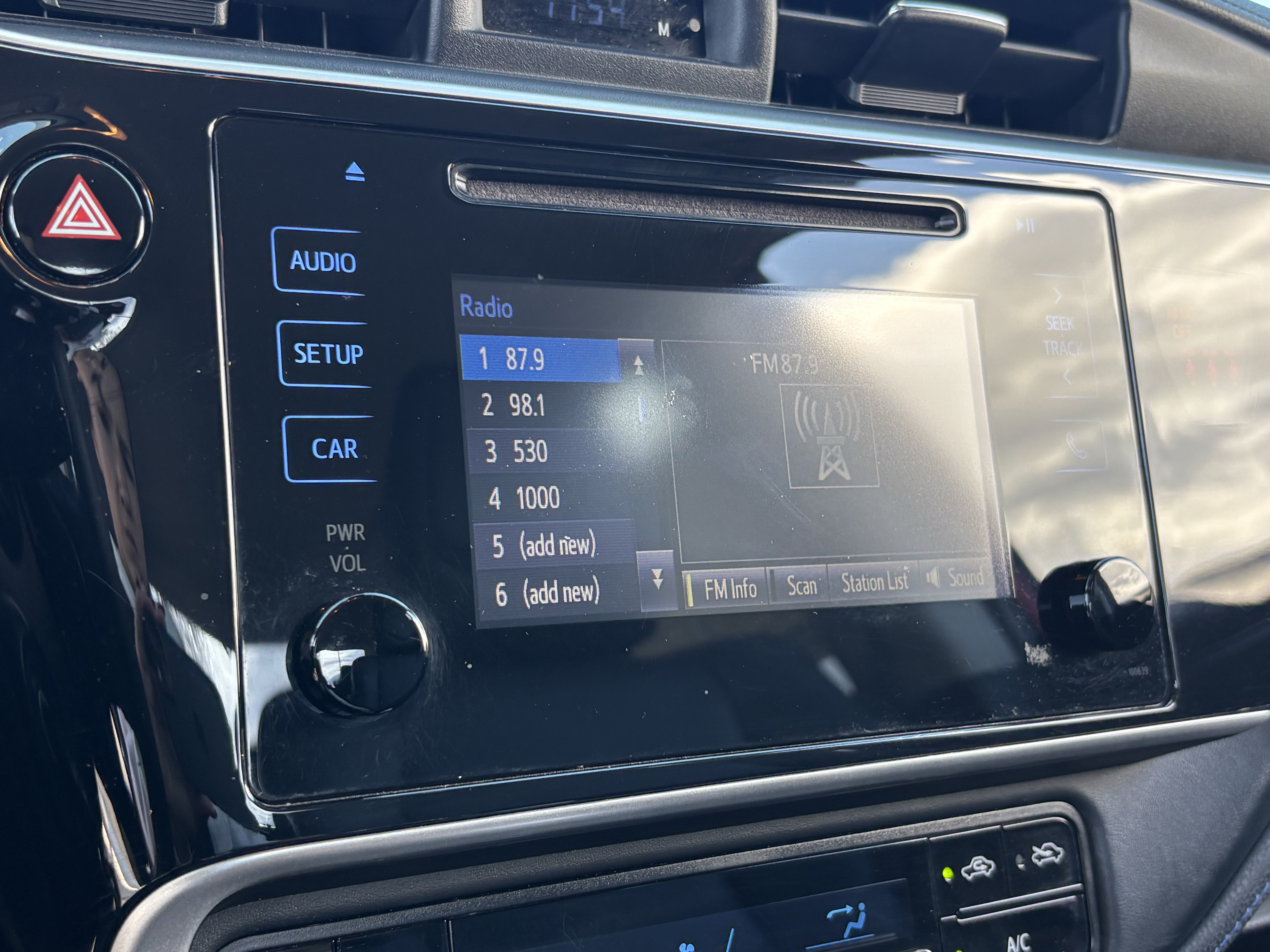 Used 2018 Toyota Corolla SE w/ Carpet Mat Package (TMS) FWD image 20