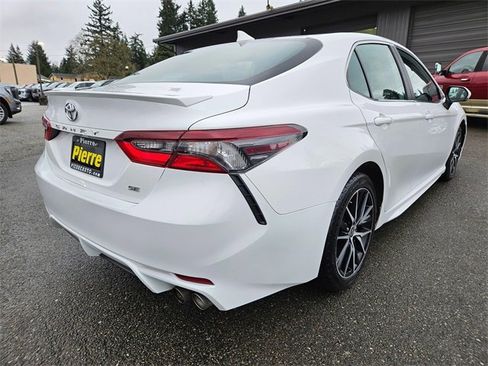 Used 2023 Toyota Camry SE image 5