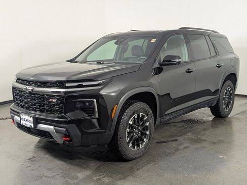 Used 2025 Chevrolet Traverse Z71 image 4