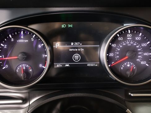 Used 2024 Kia Carnival LX FWD image 4
