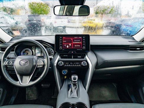 Used 2021 Toyota Venza LE image 16