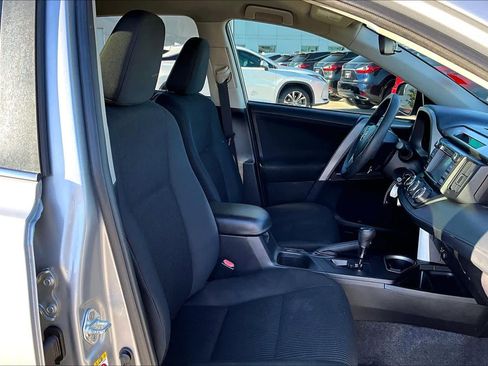 Used 2017 Toyota RAV4 LE image 8