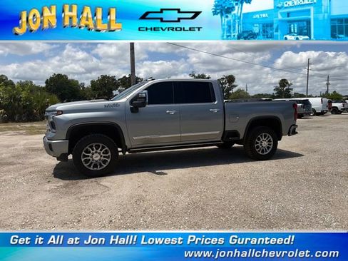 Used 2025 Chevrolet Silverado 2500 High Country w/ High Country Premium Package AWD/4WD image 4