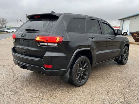 Used 2018 Jeep Grand Cherokee Altitude image 4
