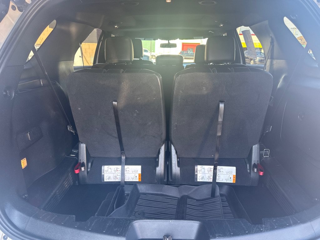 Used 2018 Ford Explorer XLT w/ Equipment Group 202A AWD/4WD image 18