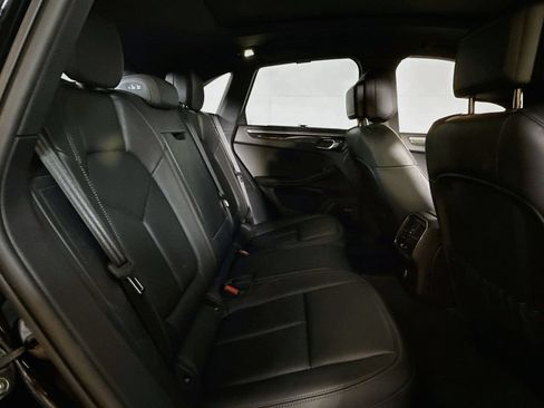 Certified 2024 Porsche Macan AWD/4WD image 19