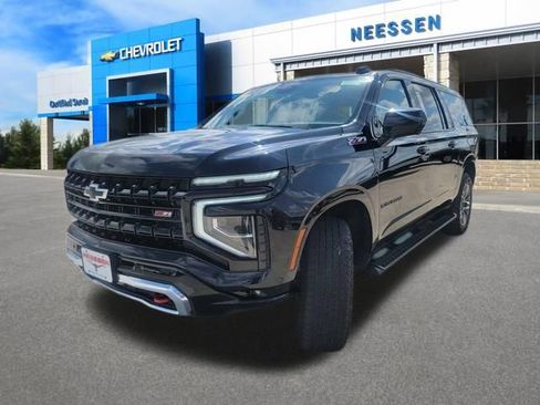 Used 2025 Chevrolet Suburban Z71 AWD/4WD image 3