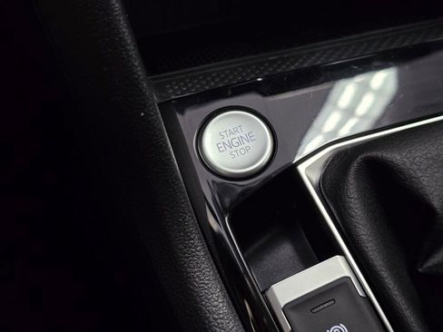 Used 2024 Volkswagen Taos SE image 34