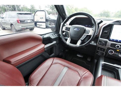 Used 2022 Ford F250 Platinum w/ FX4 Off-Road Package AWD/4WD image 11