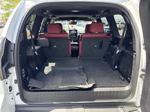 Used 2023 Lexus GX 460 Premium w/ Accessory Package AWD/4WD image 9